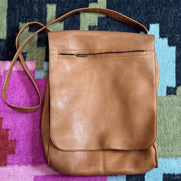Le Donne Leather Vertical Flap Over Backpack/Shoulder/Crossbody Bag, Tan - Picture 1 of 15